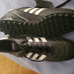 Adidas Mens soccer/football cleats